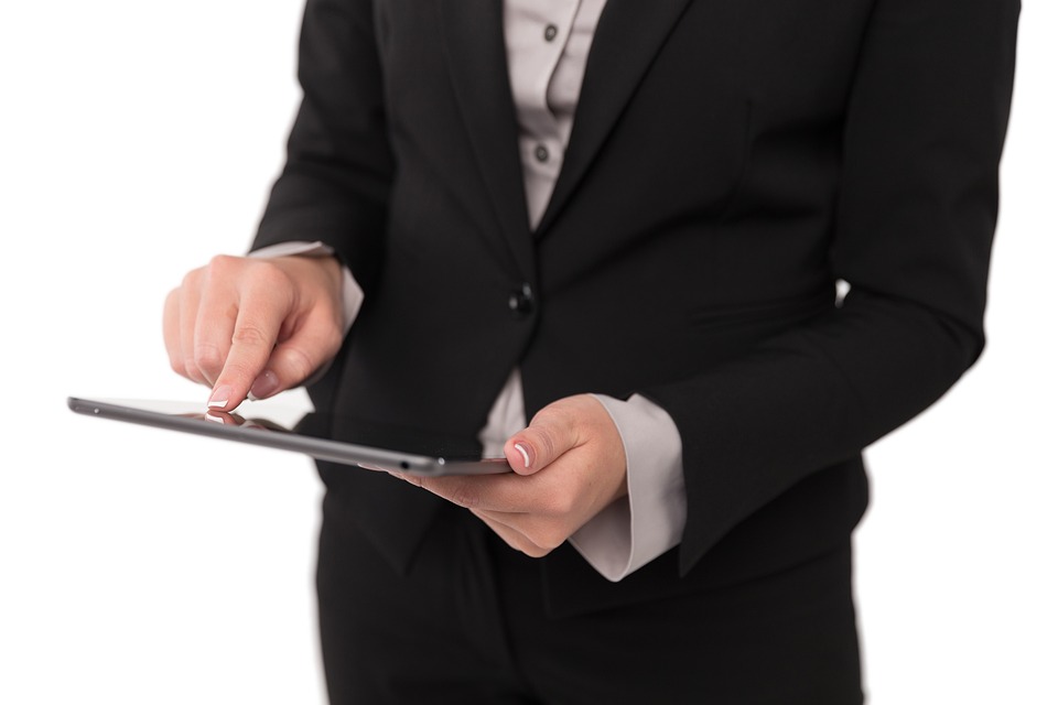 Navigating Proximity Bias: Strategies for Maintaining Career Visibility in a Hybrid Work Environment