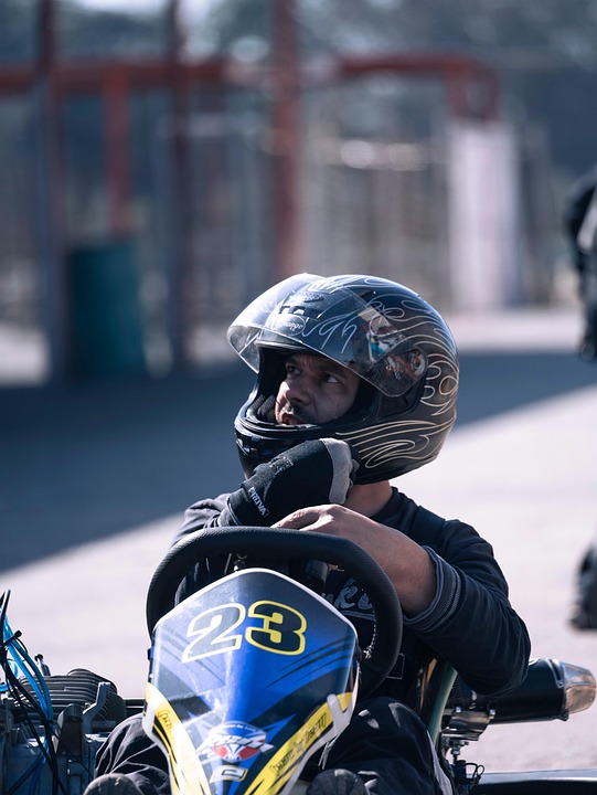 The Art of Public Speaking: How to Deliver Confident and Compelling Presentations