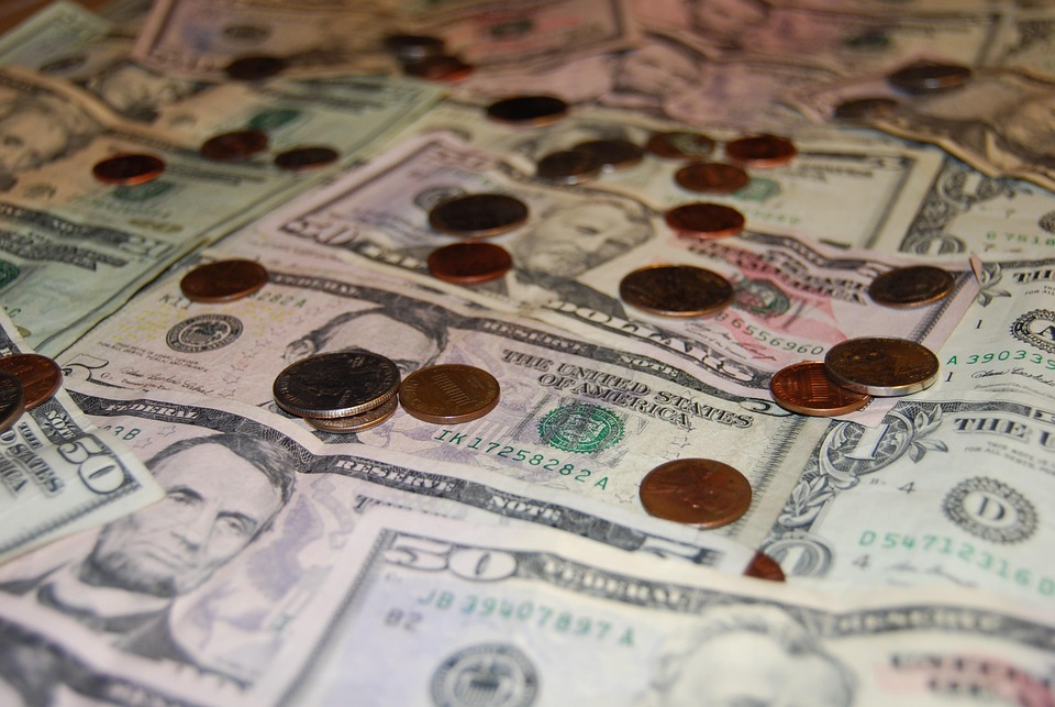 Lululemon’s Stock Drops Amid Consumer Spending Concerns