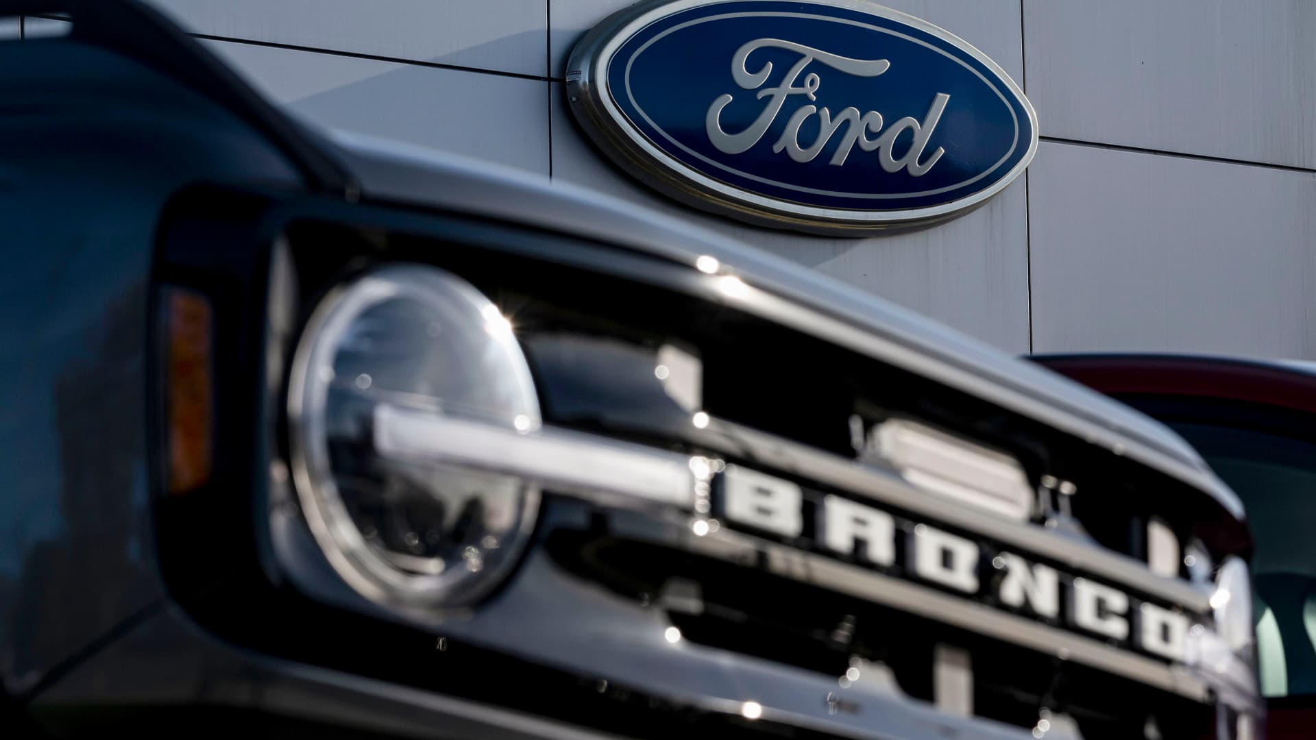 Ford reports slight decline in Q1 sales as industry braces for tariffs