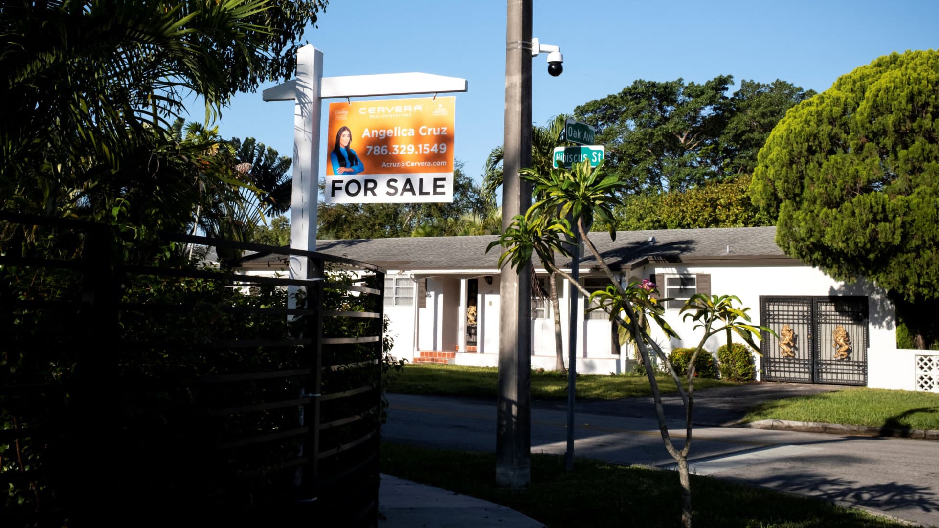 March Home Sales Plummet to 2009 Lows