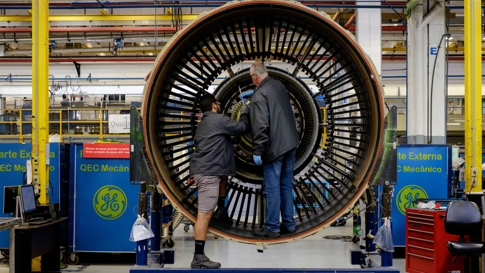 RTX, GE Aerospace Face Over  Billion Tariff Impact