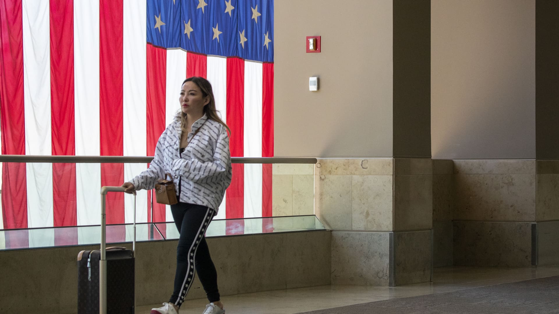 International inbound travel to U.S. shows mixed recovery