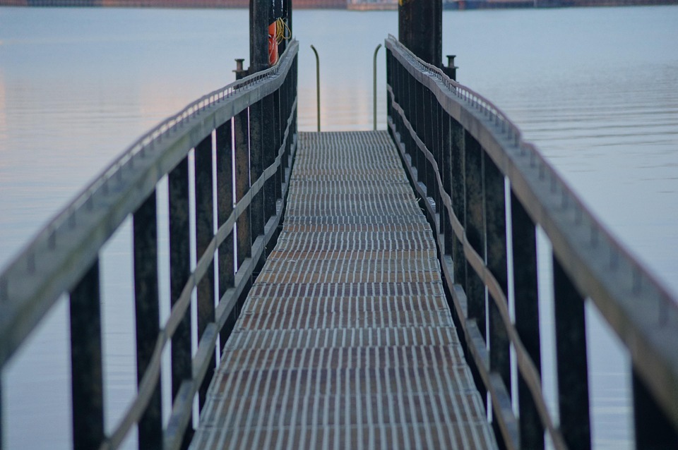 Making the Tough Calls: How Leaders Can Develop the Courage and Confidence to Decide