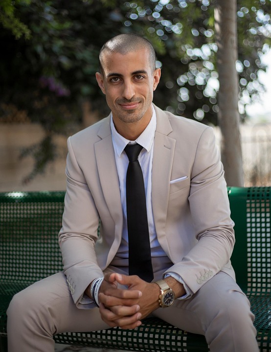 The Leader’s Dilemma: Balancing Data-Driven Decision-Making with Intuition and Instinct