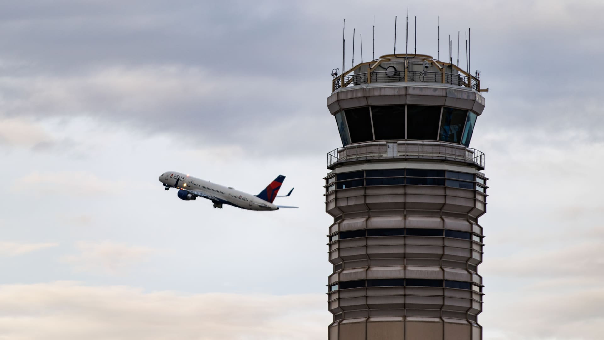 Delta and United call on Congress to immediately end government shutdown