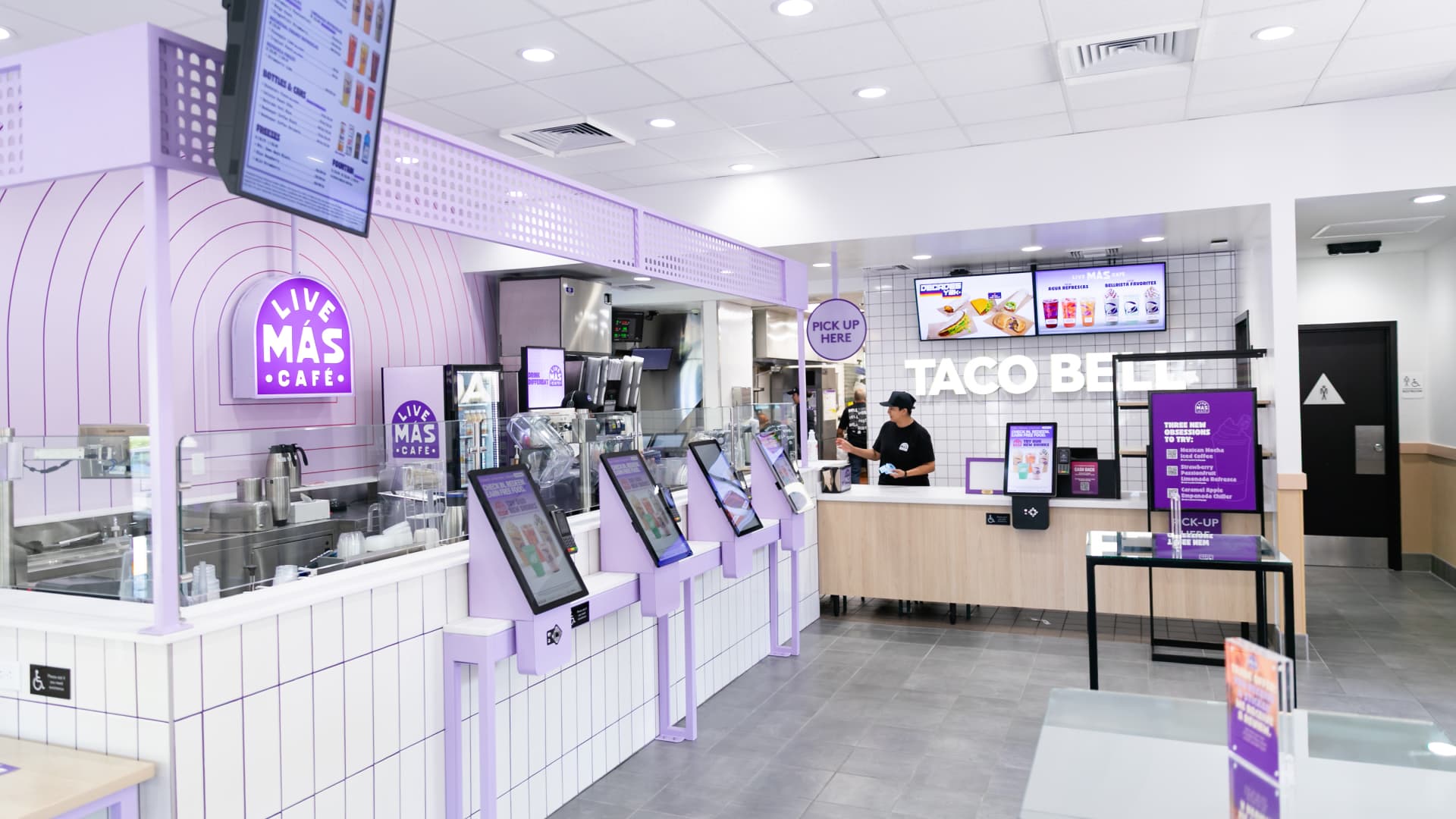 Taco Bell woos younger crowd with Live Más Café flashy beverages