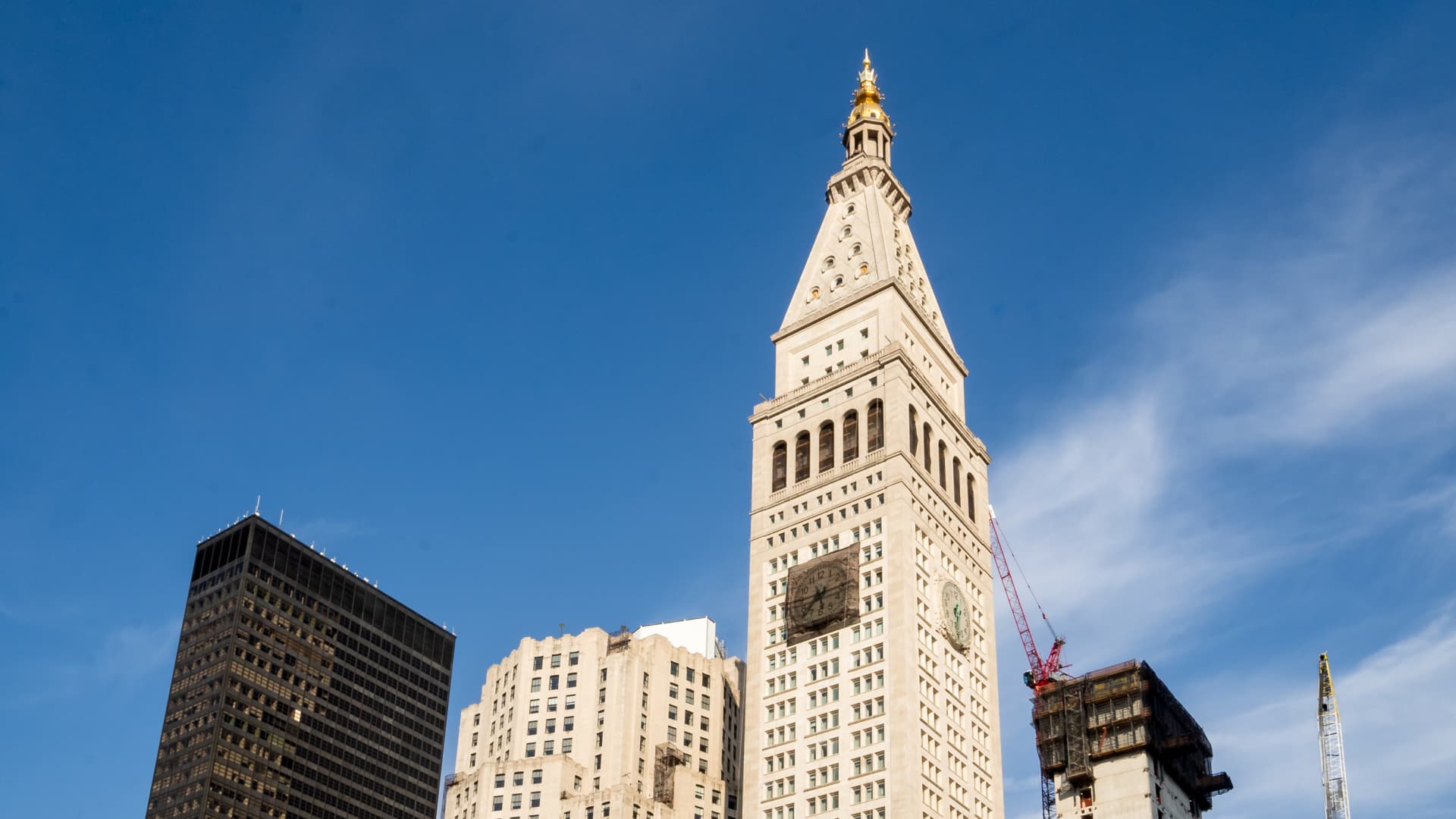 Commercial real estate deal volume drops for first time in nearly 2 years