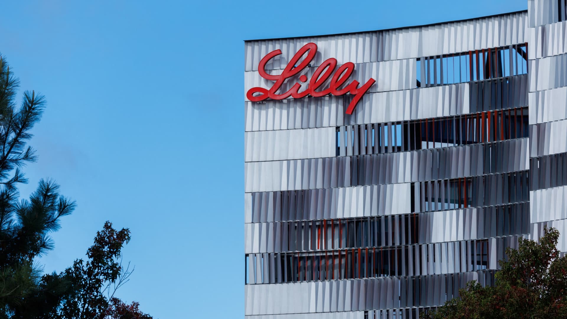 Eli Lilly cuts cash prices of Zepbound weight loss drug vials