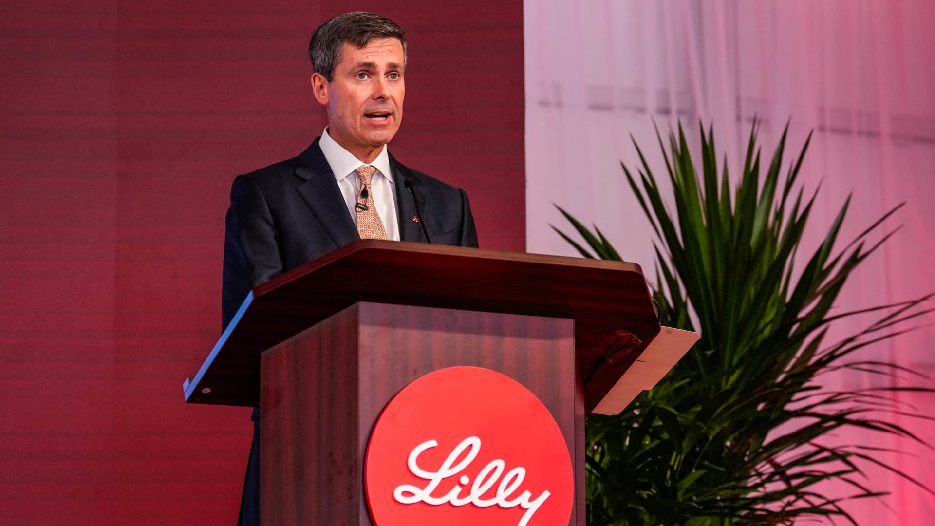 Eli Lilly to build  billion Alabama manufacturing plant