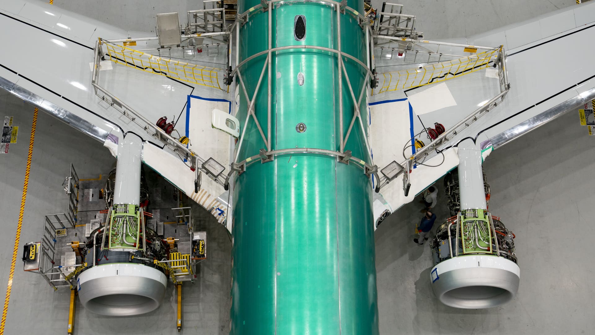 Boeing outsells Airbus in 2025 for first time since 2018