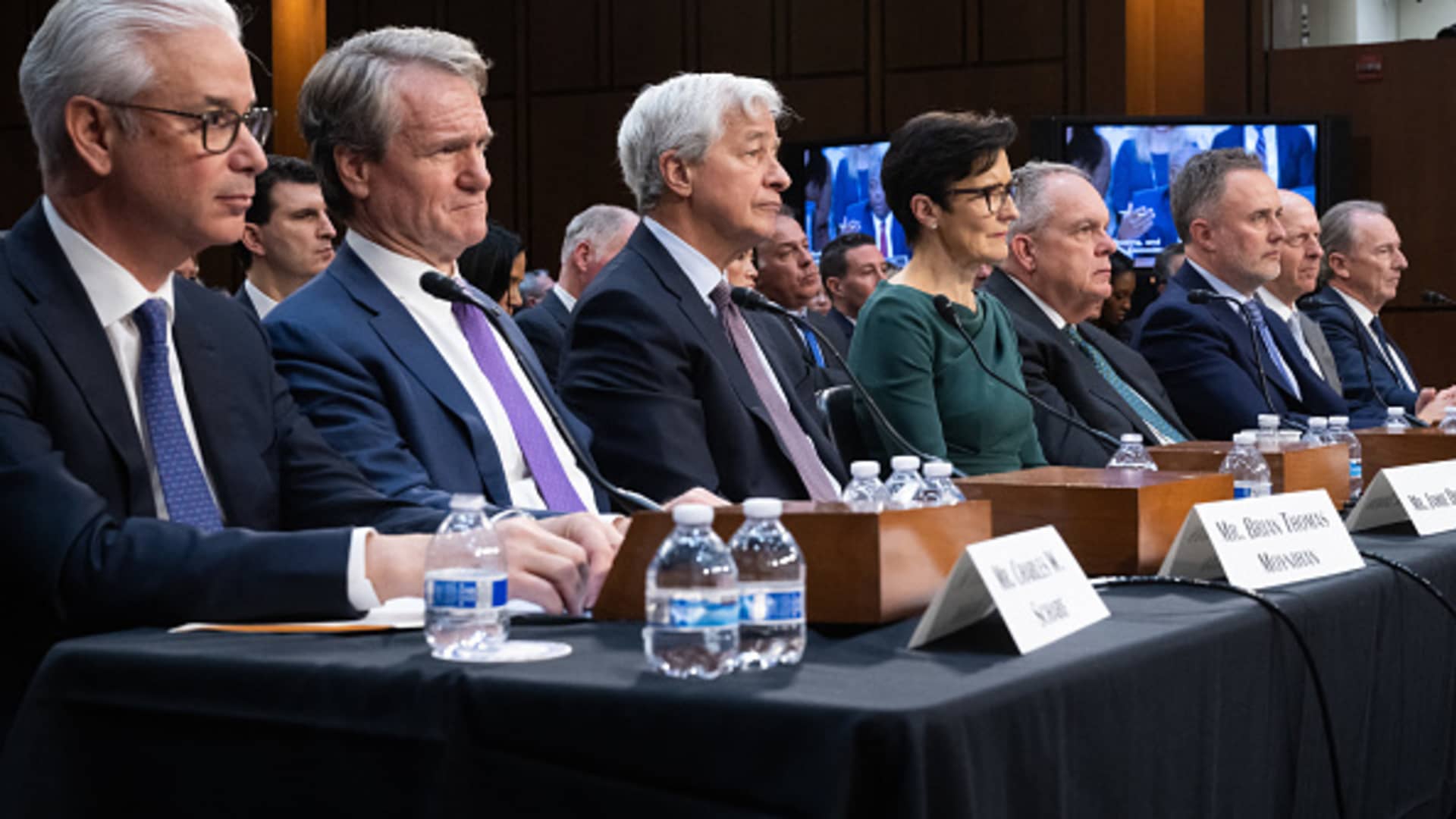 Trump credit card rate cap has unclear path, ‘devastating’ risks