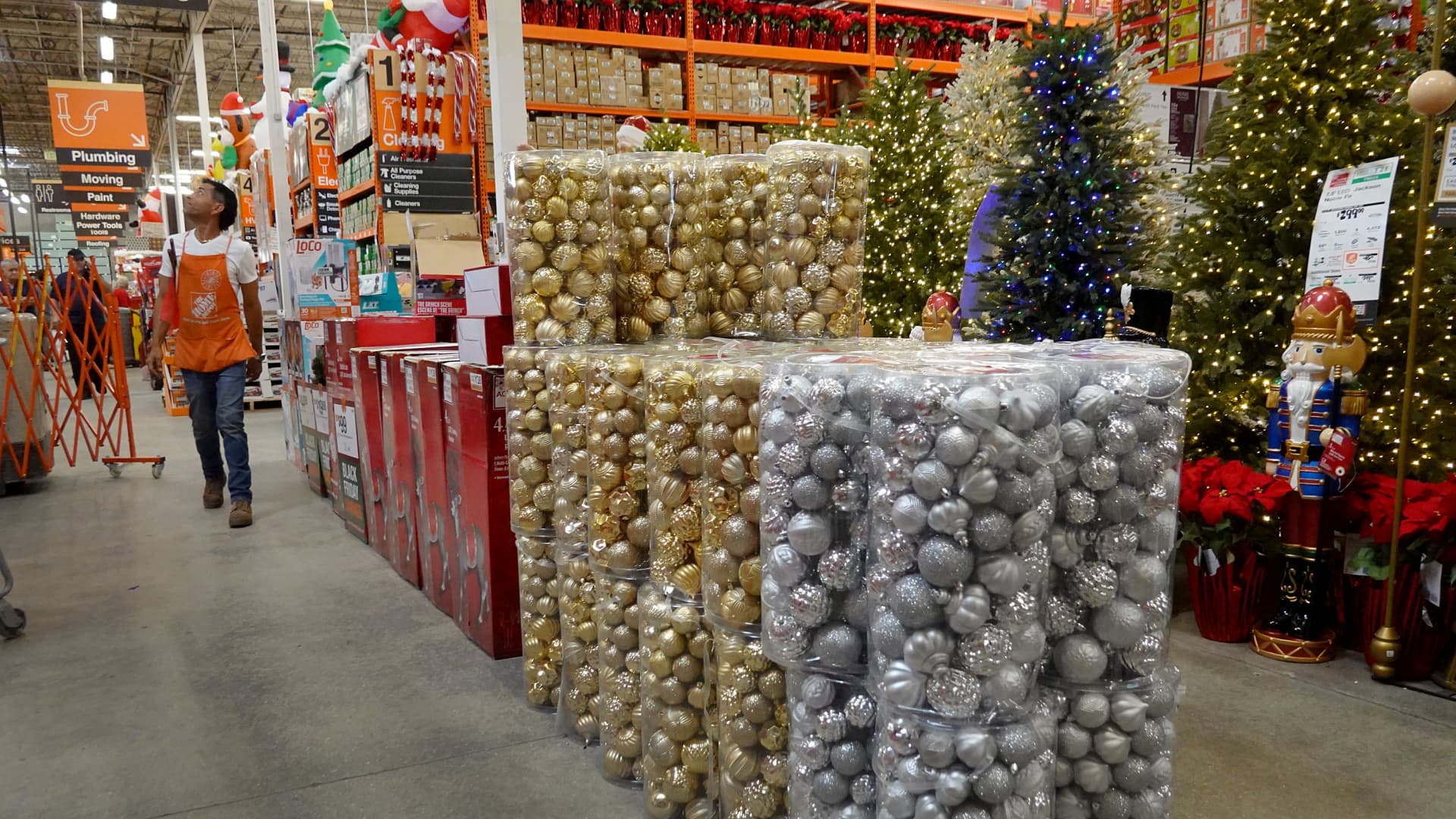 Holiday Decor Spending Could Help Retailers