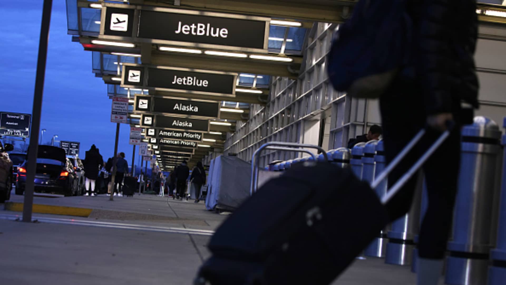 JetBlue Offers Pilots Early Retirement Packages