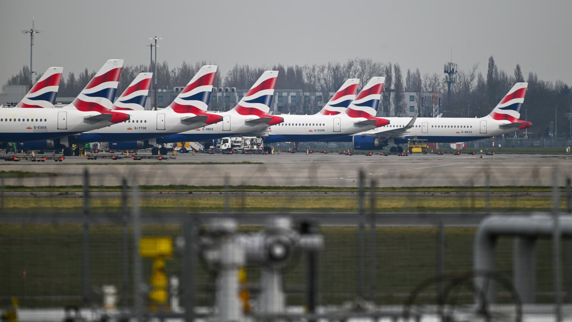 Heathrow Airport Closes After Fire Causes Power Outage