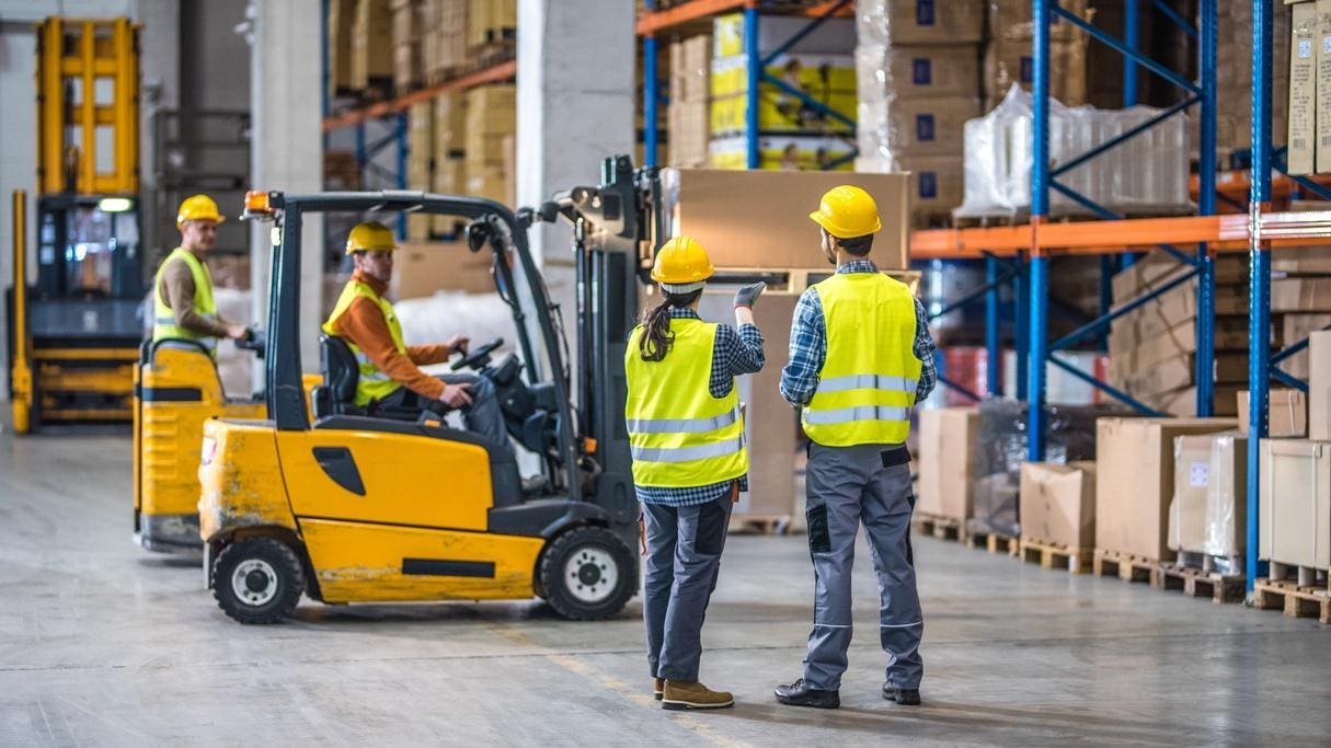 AI and Manual Supply Chains