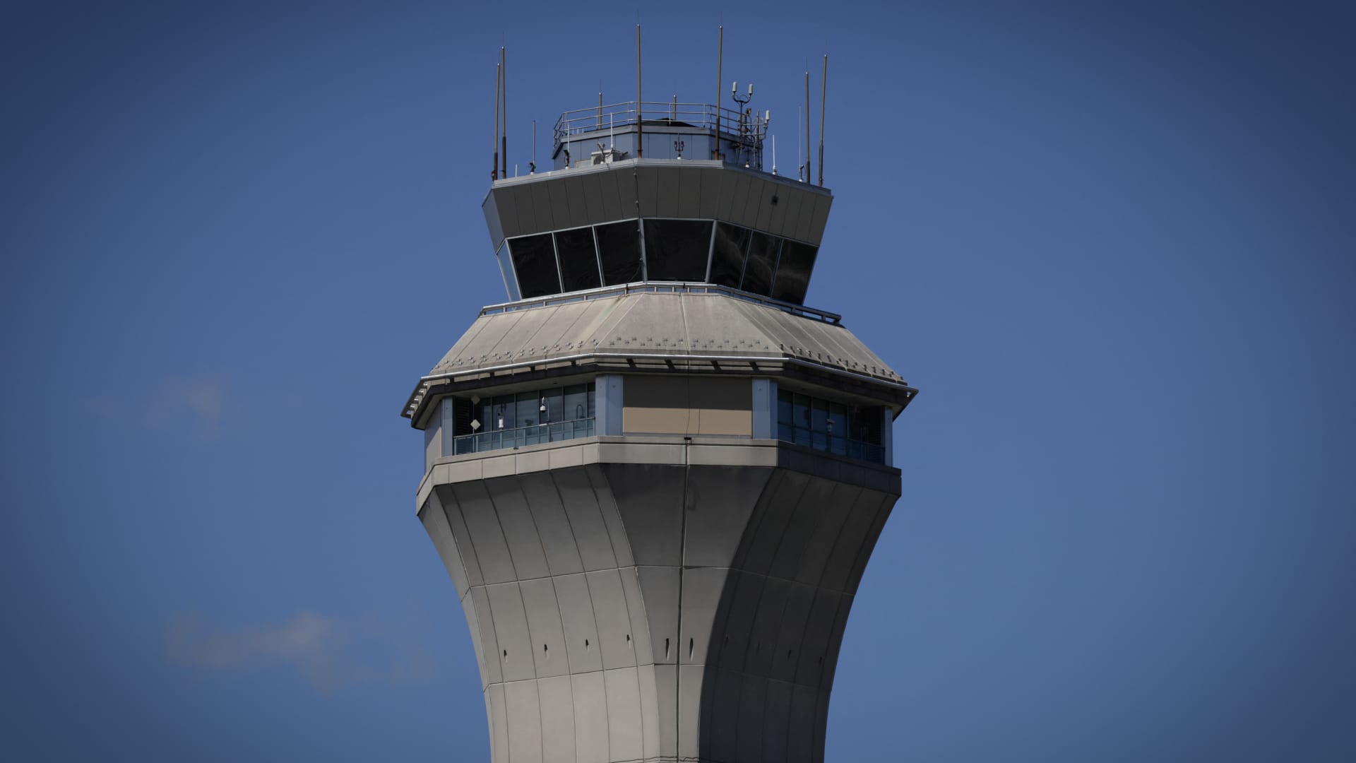 American Airlines CFO Says Some Travelers Are Avoiding Newark Airport American Airlines CFO Says Some Travelers Are Avoiding Newark Airport