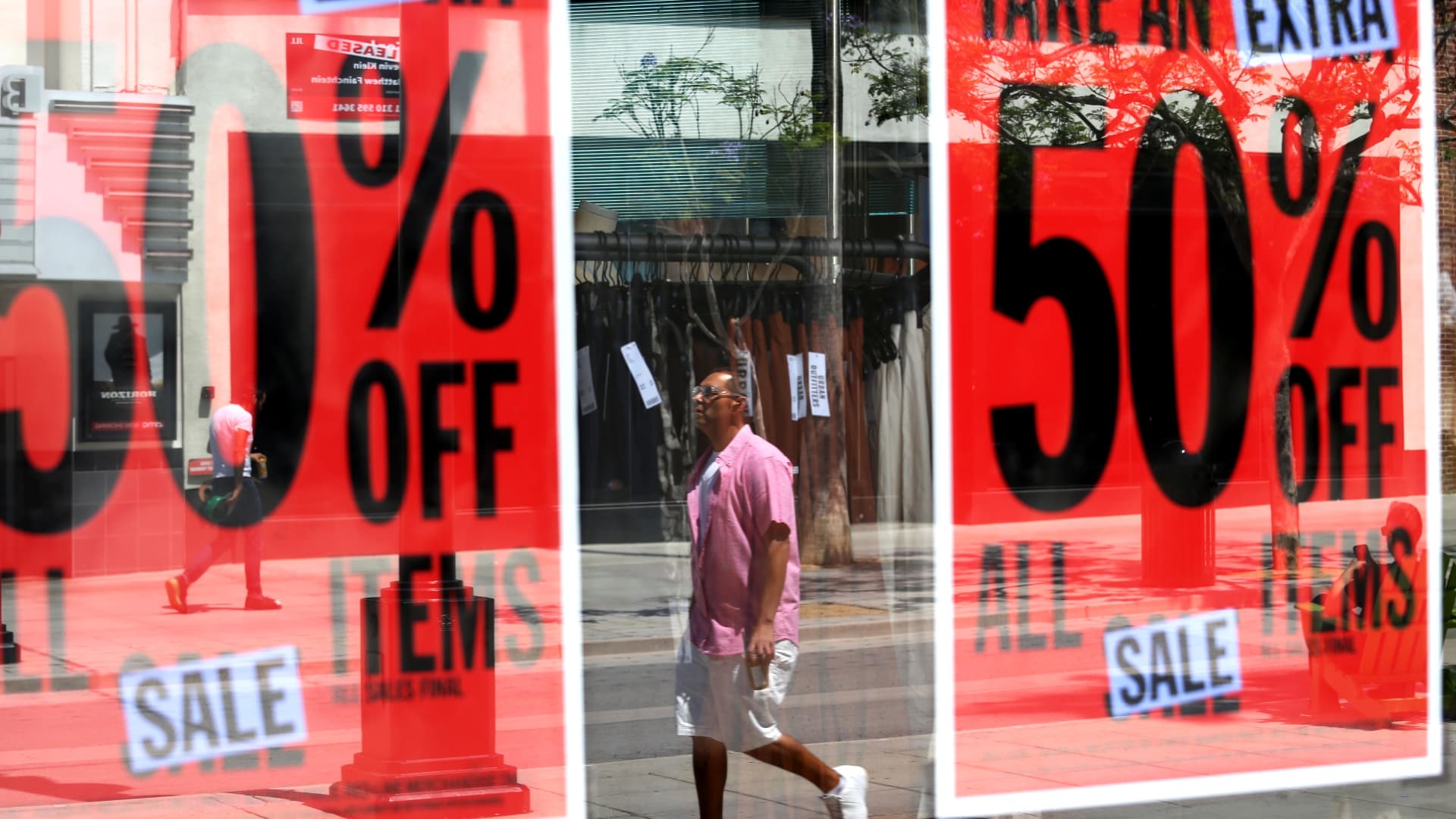 Trump Tariffs Loom Over Retail Prices Trump Tariffs Loom Over Retail Prices