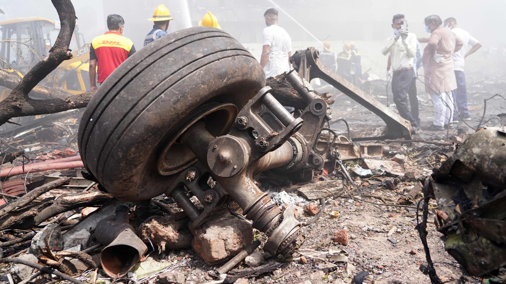 Air India Boeing 787 Crashes After Takeoff, 241 Dead Air India Boeing 787 Crashes After Takeoff, 241 Dead
