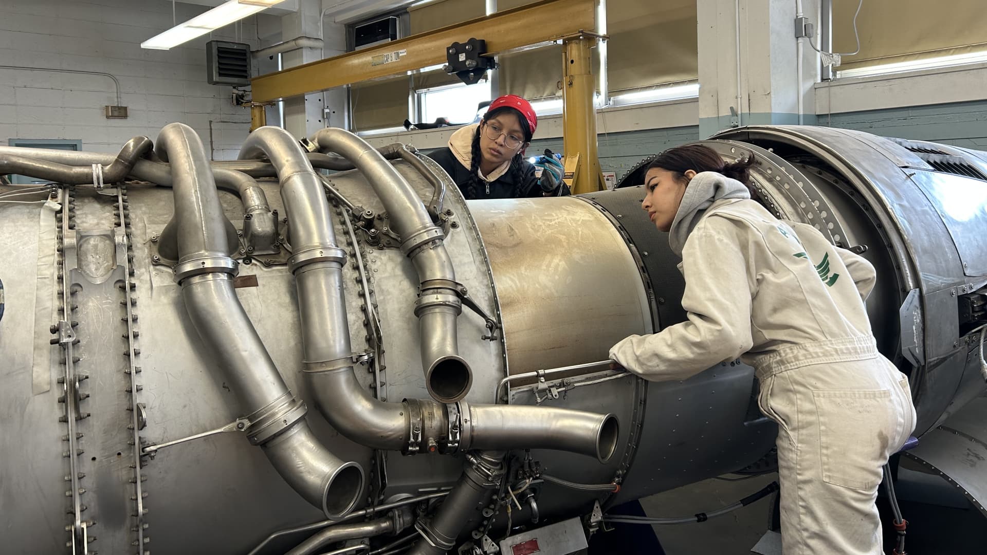 Trump Struggles to Fill Aviation Jobs Amid Manufacturing Boom Trump Struggles to Fill Aviation Jobs Amid Manufacturing Boom